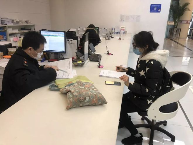 抗擊疫情，寶山市場(chǎng)監(jiān)管“店小二”在行動(dòng)——嚴(yán)把消毒器械銷售關(guān)